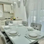 Apartment Mario - With Pool Primorski Dolac