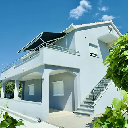 Mario - With Pool Apartment *