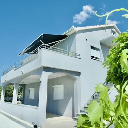 Mario - With Pool Apartment *