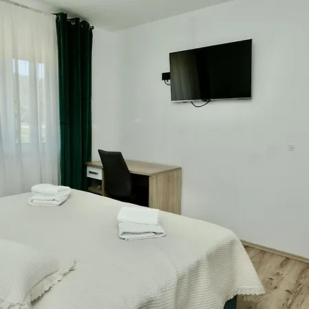 Mario - With Pool Apartment Primorski Dolac