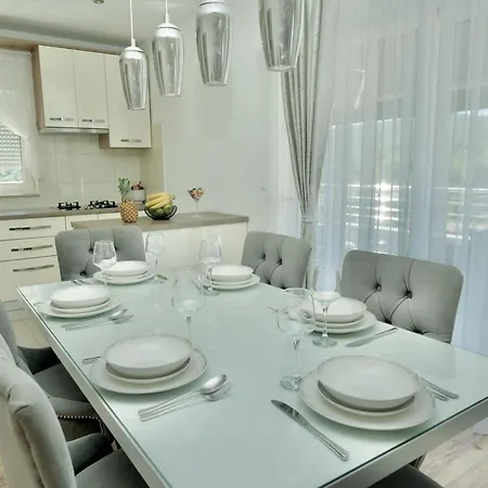 Apartment Mario - With Pool Primorski Dolac