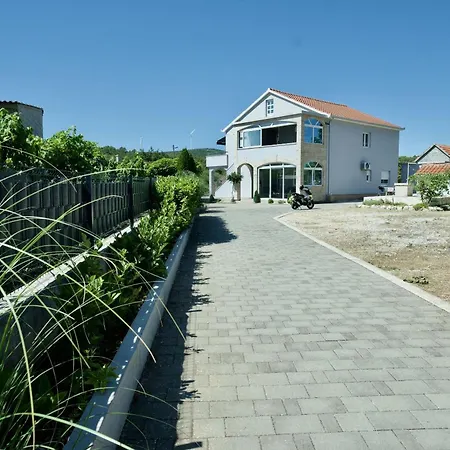 Mario - With Pool * Primorski Dolac