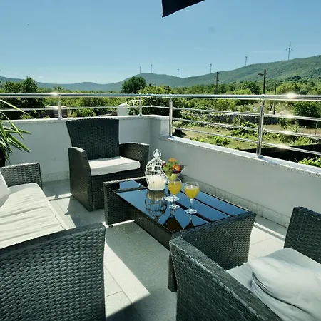 Mario - With Pool Apartment